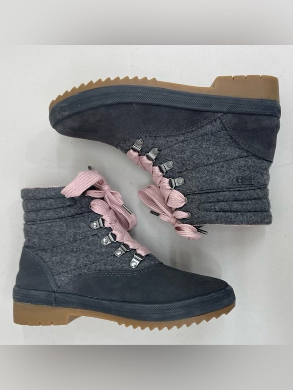 KEDS Gray Boots Pink Laces Lug Sole sz 8 Like New